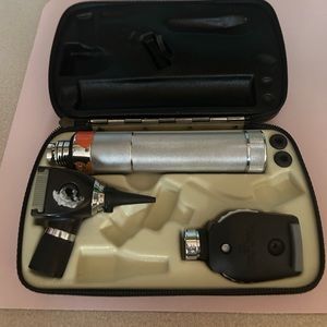 Welch Allyn otoscope